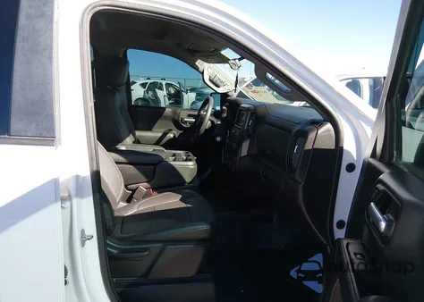 2021 Chevrolet Silverado 1500 4Wd Standard Bed Wt z USA, uszkodzony, nr VIN 1GCRYAEF7MZ324020